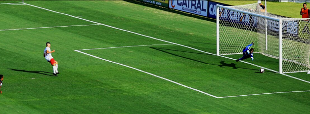 Vila vence Atlético na estreia do Goianão
