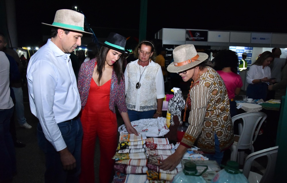 Vilela abre Expo Conecta & Arraiá e reforça apoio ao empreendedorismo 
