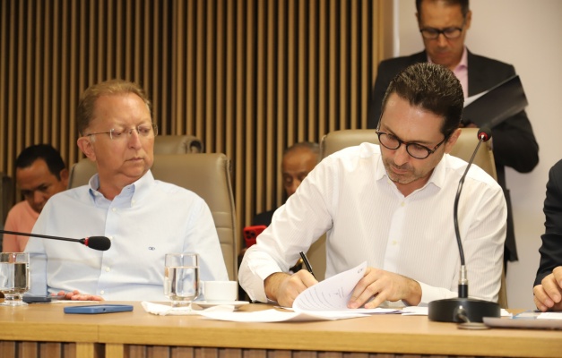 Vilela anuncia isenção de taxas e desconto para feirantes de Aparecida