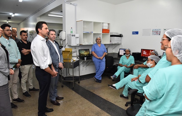 Vilela e secretários de Saúde vistoriam Hospital de Aparecida após incêndio