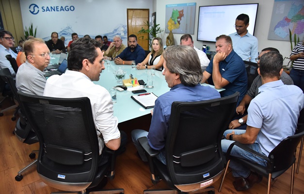Vilela e vereadores solicitam expansão da rede de água em Aparecida