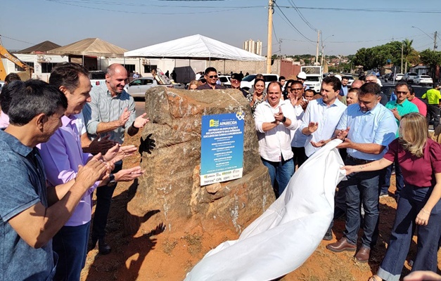 Vilela entrega duplicação de avenidas: "Desenvolvimento para a cidade"