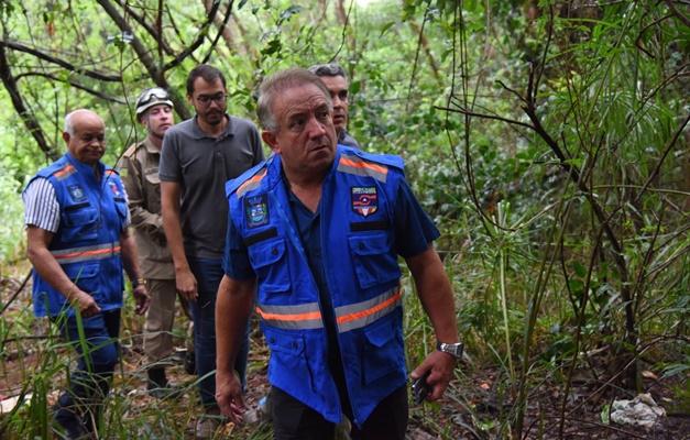 Vilmar Mariano acompanha buscas por criança levada por enxurrada