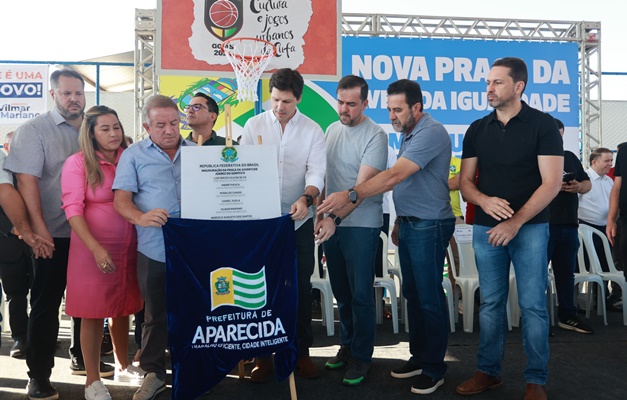 Vilmar Mariano entrega praça à população do setor Garavelo em Aparecida
