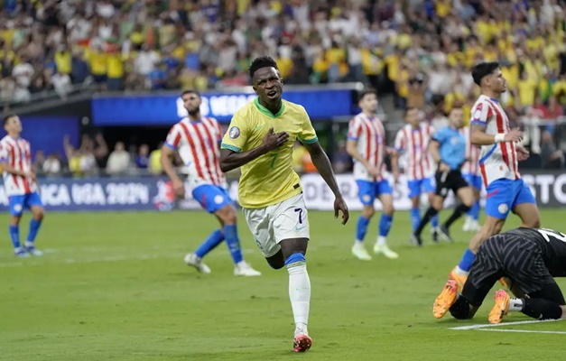 Vinicius Júnior brilha e Brasil derrota Paraguai por 4 a 1 na Copa América
