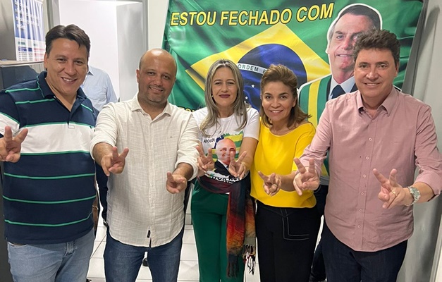 Vítor Hugo anuncia pastora Keila Borges como vice pelo governo de Goiás
