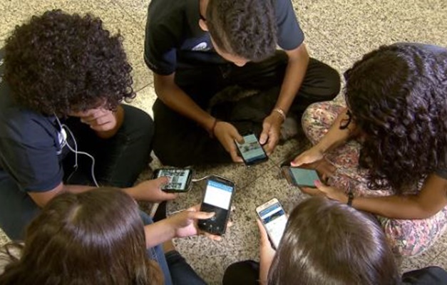 Volta às aulas sem celular: saiba como vai funcionar a nova lei