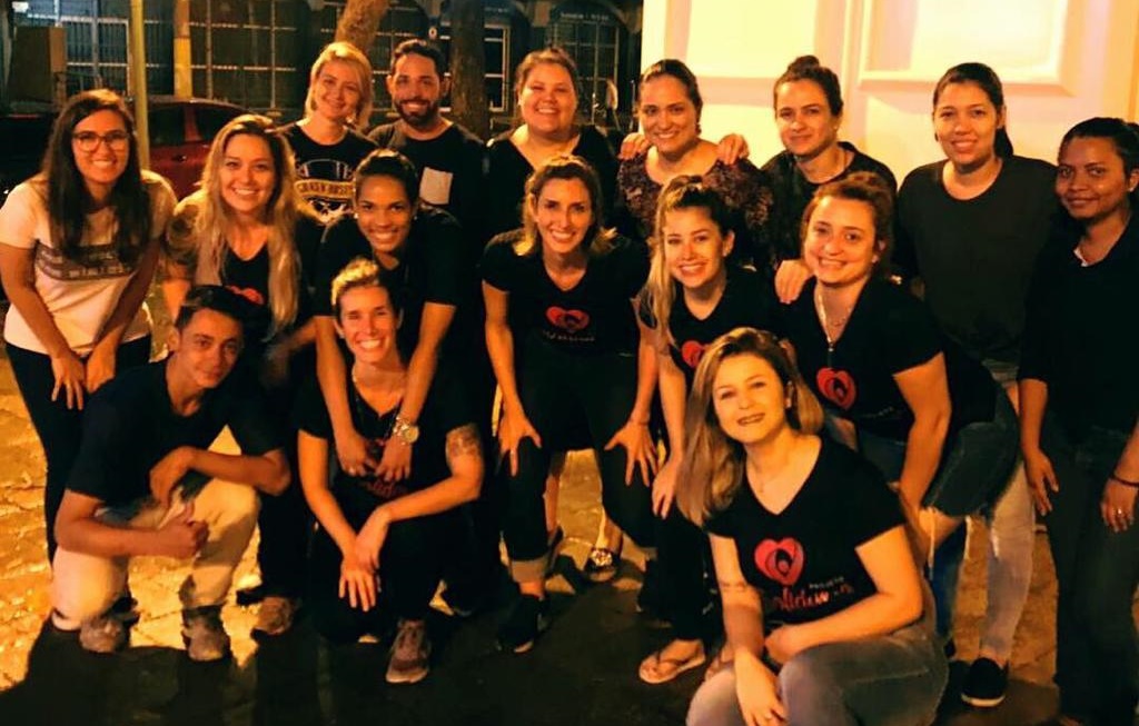 Voluntários se unem para ajudar moradores de rua em Goiânia