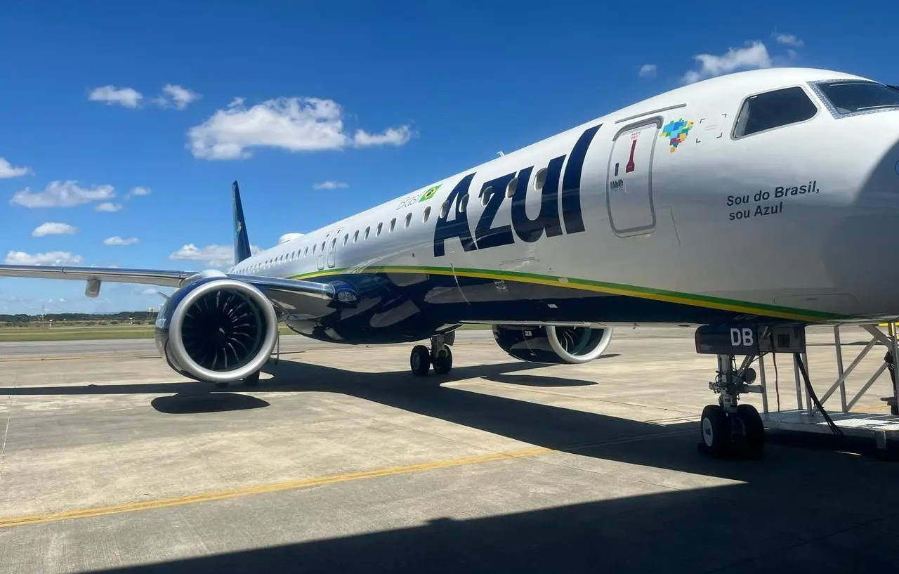 Voo da Azul faz pouso de emergência no Recife após piloto passar mal