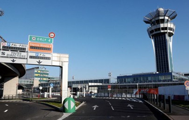 Voos são reduzidos em 40% em aeroporto de Paris após pane em sistema de controle de tráfego