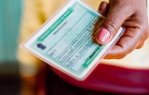 Voto para quem completa 18 anos entre os turnos é obrigatório; entenda