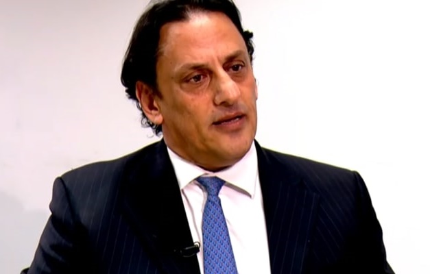 Wassef recomprou Rolex dado a Bolsonaro e vendido por pai de Mauro Cid para entregar ao TCU