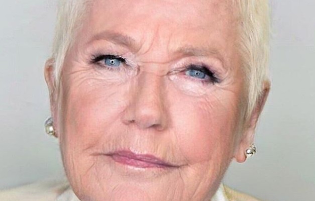 Xuxa posta foto com aplicativo para 'envelhecer': 'é assim que muita gente me vê'