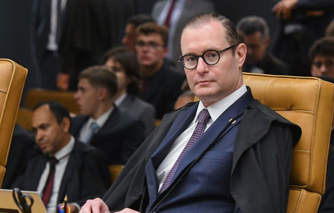 Zanin arquiva processo contra Bolsonaro por omissão na compra da vacina