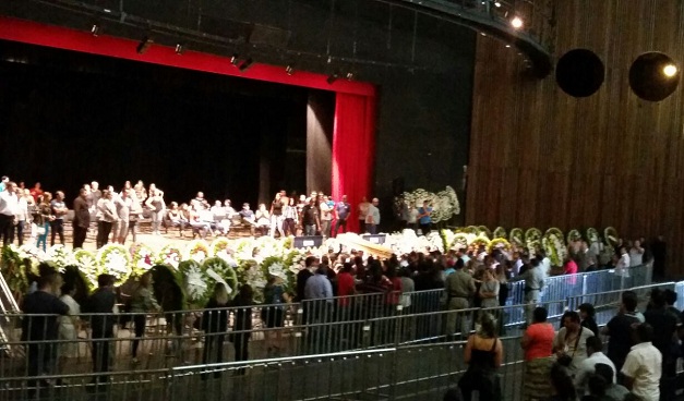 Corpo do cantor sertanejo Cristiano Araújo é enterrado em Goiânia ::  Notícias de MT